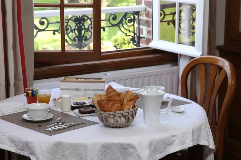 Manoir Le Mesnil Bed & Breakfast Saint-Martin-aux-Chartrains Dış mekan fotoğraf